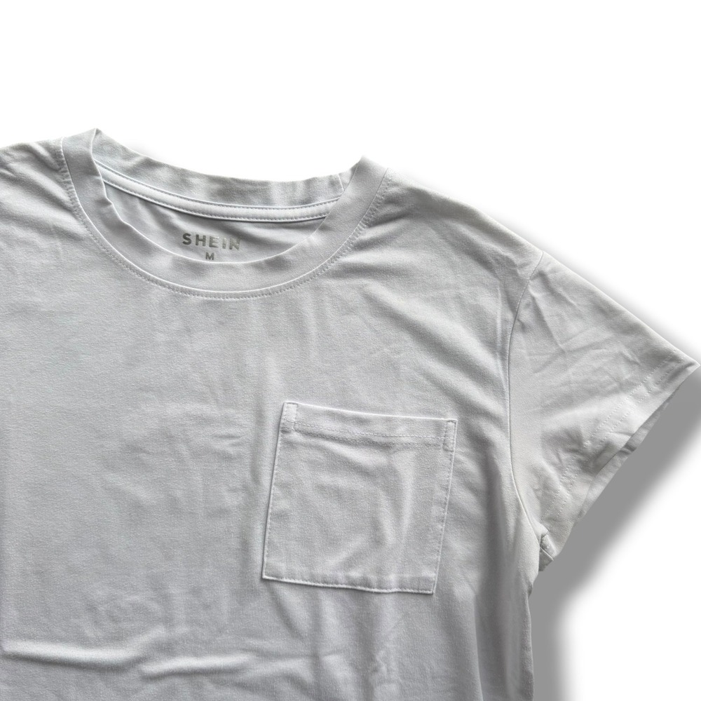 Women's Size M White Short Sleeve Crew Neck Curved Hem Pocket Tee Classic Basic